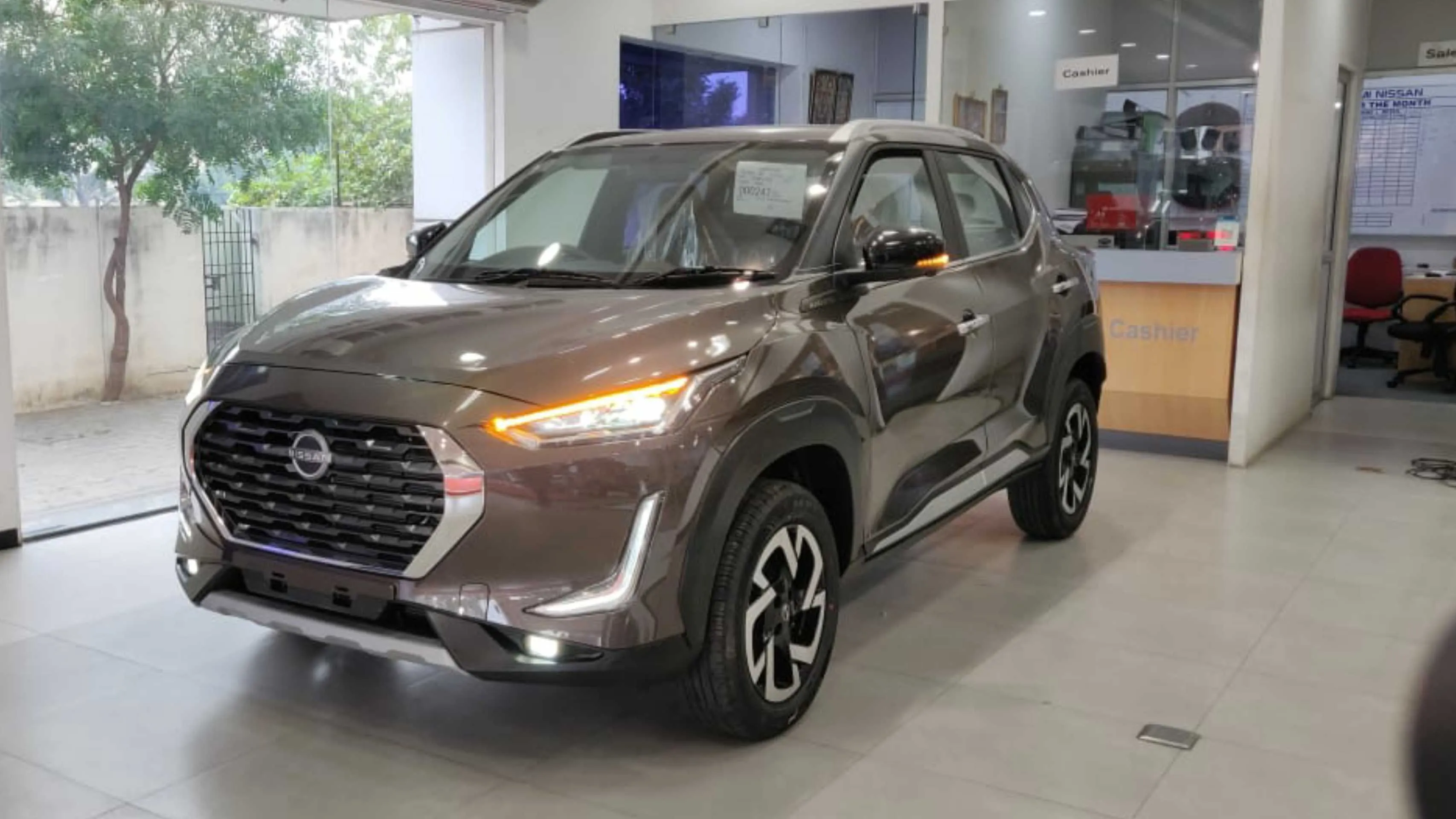 Nissan Magnite Compact SUV launched in India price starts from 4.99 lakh!