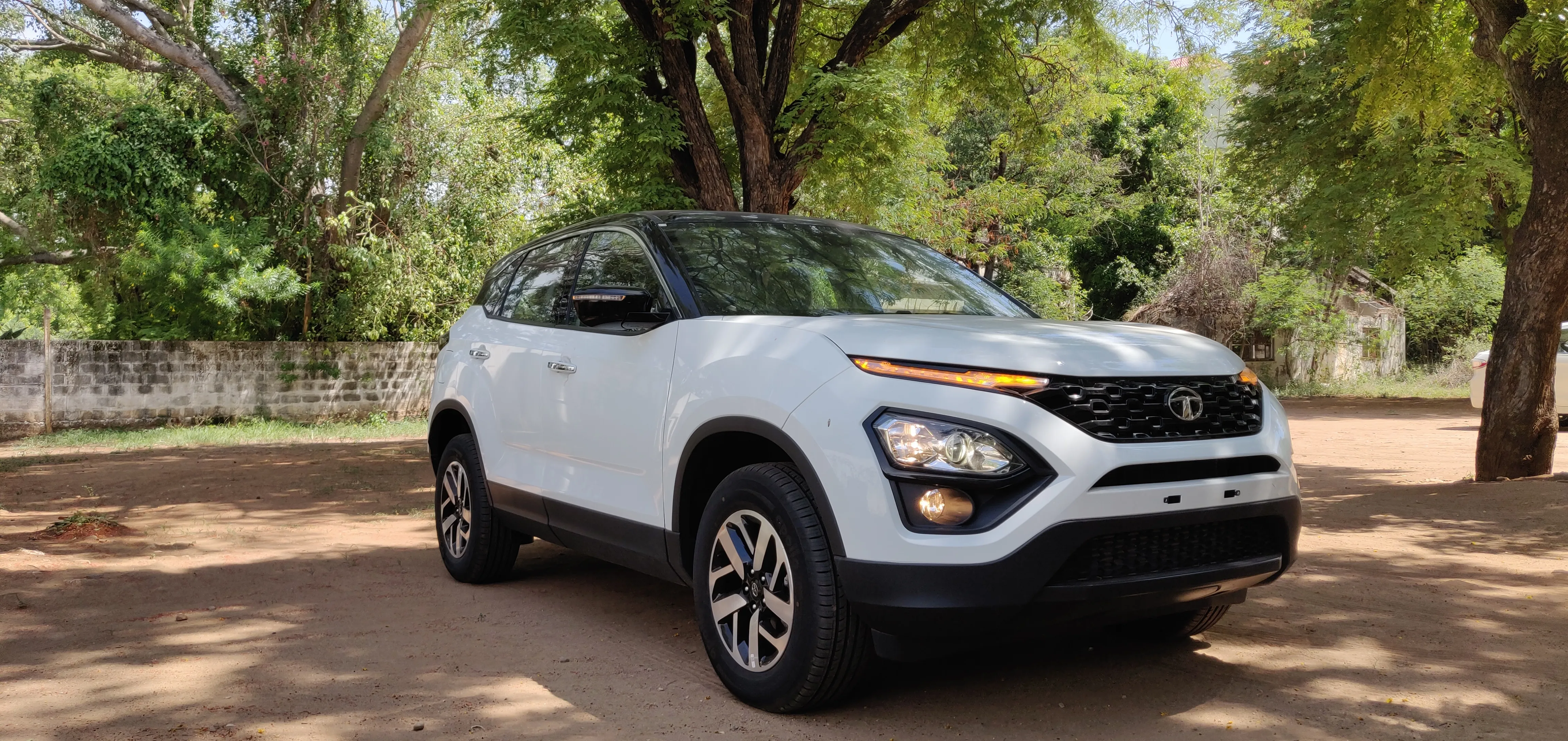 Tata Harrier XT+ Variant Launched with Panaromic Sunroof, priced at 16.99 lakh