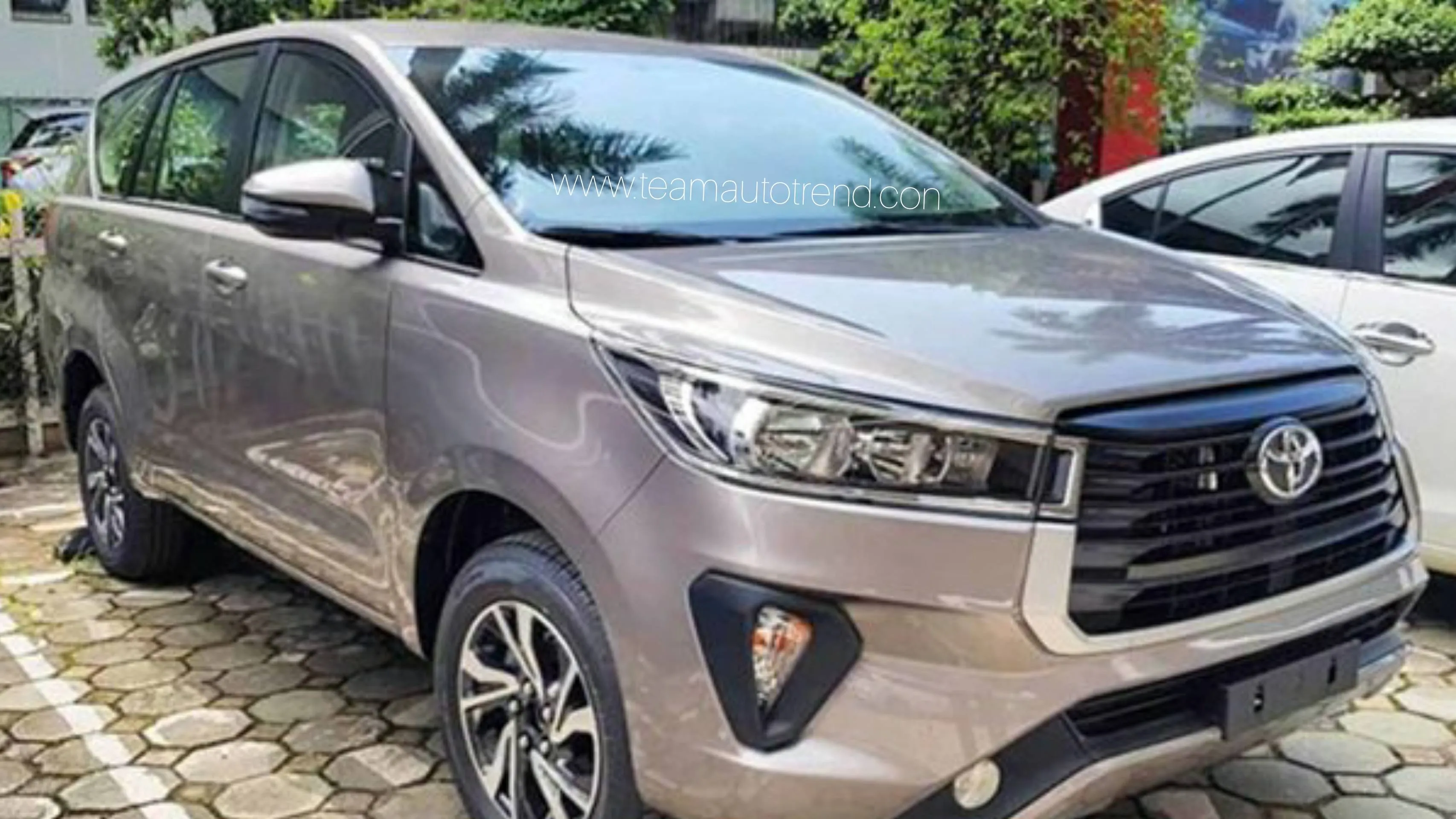 Toyota Innova Crysta Facelift Launched in India at 16.26 lakh
